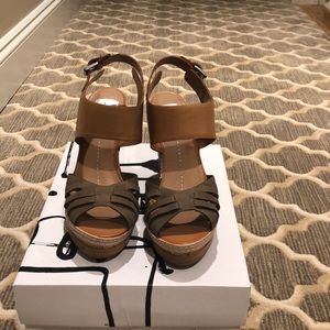 Never worn Dolce Vita Jasyln Taupe wedges